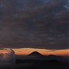 Wulkany w okolicy Cemoro Lawang. Poezja.